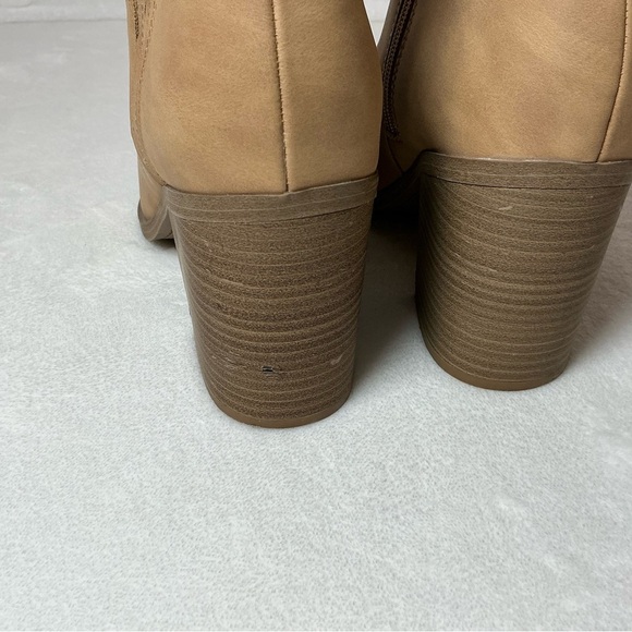 Universal Thread Chic Tan Ankle Boots with Zipper - Picture 7 of 13